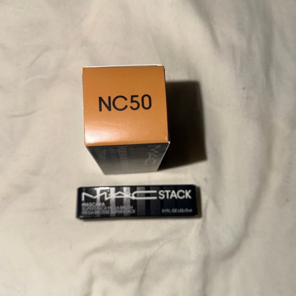 Studio fix fluid NC50 + Mac stack mascara sample